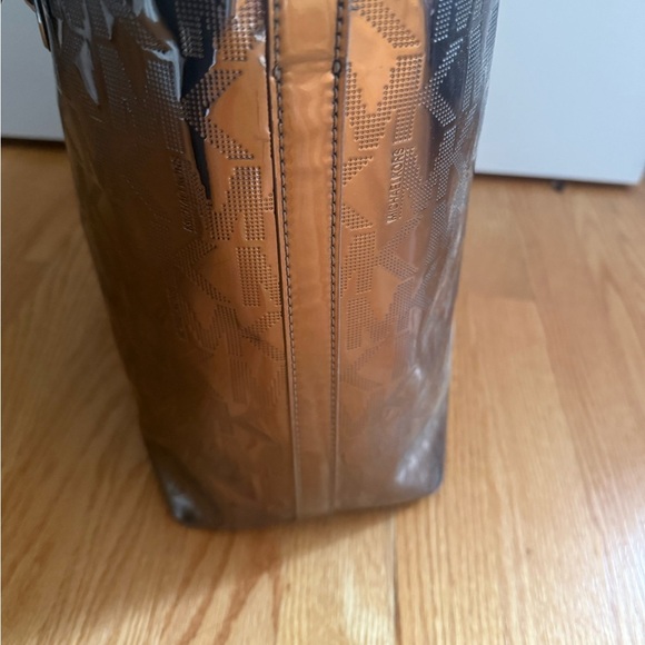 Michael Kors Shiny Pewter Tote | Excellent Pre‑Loved Condition - Picture 5 of 9